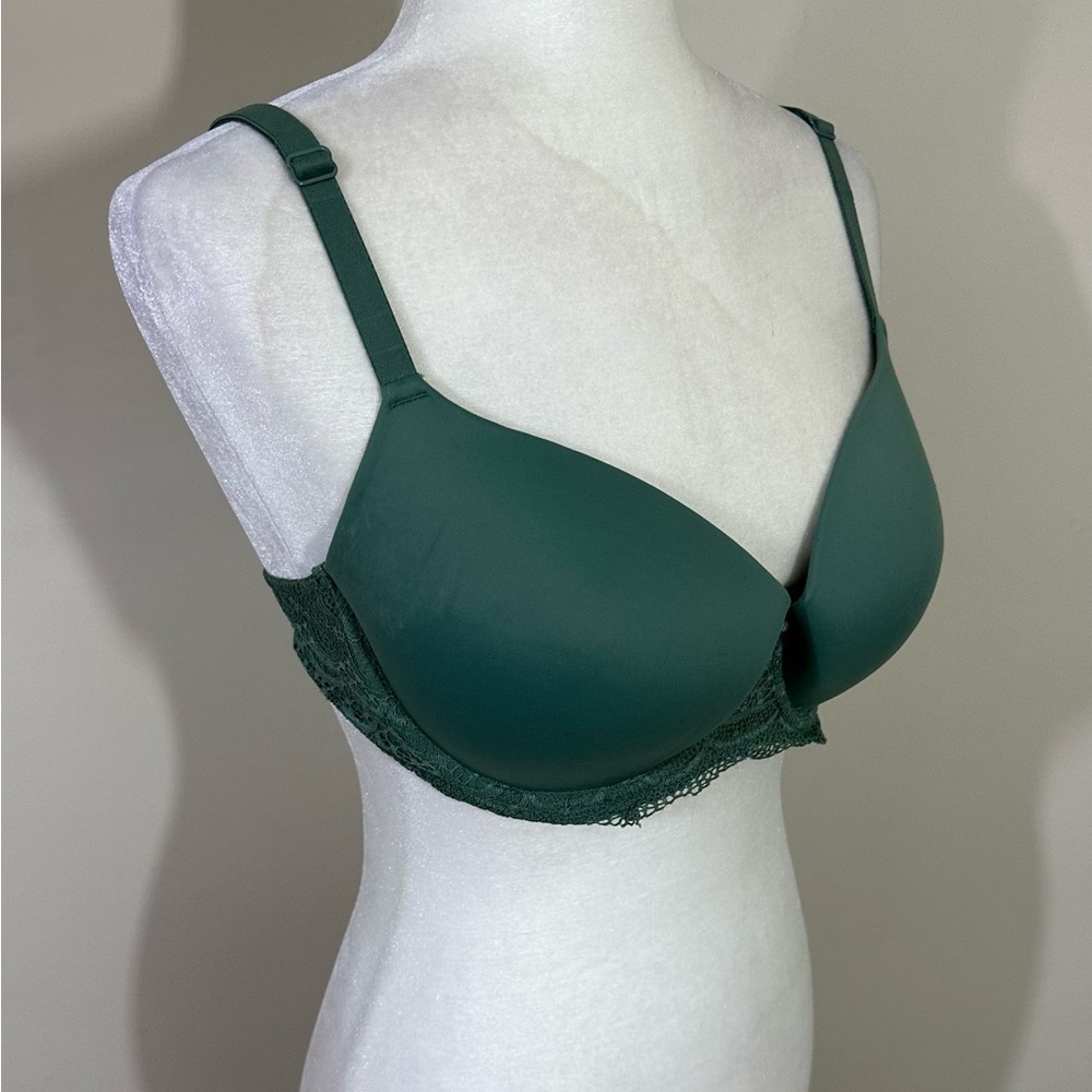 Auden sz 36D bra. Moss green  Smooth cups. The straps can crisscross or straight